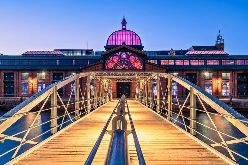 Photo art by Achim Thomae: Fish market in Hamburg at sunset