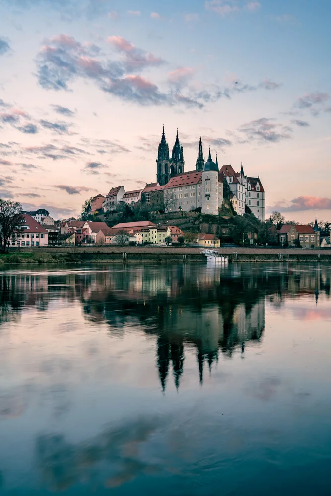 Sonnenaufgang über der Stadt Meißen mit der Albrechtsburg im Vordergrund