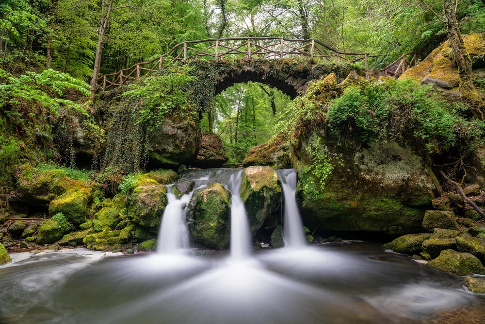Fotokunst von Achim Thomae: sanfte Langzeitbelichtung eines Wasserfalls in Luxemburg
