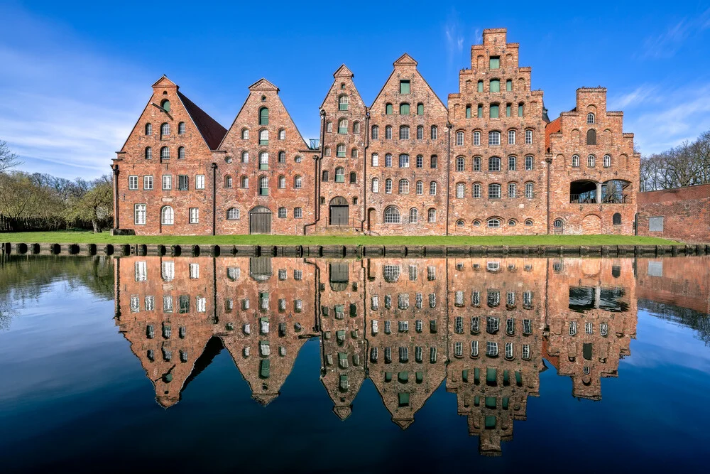 Photo art by Achim Thomae: calm reflection on the Obertrave in Lübeck
