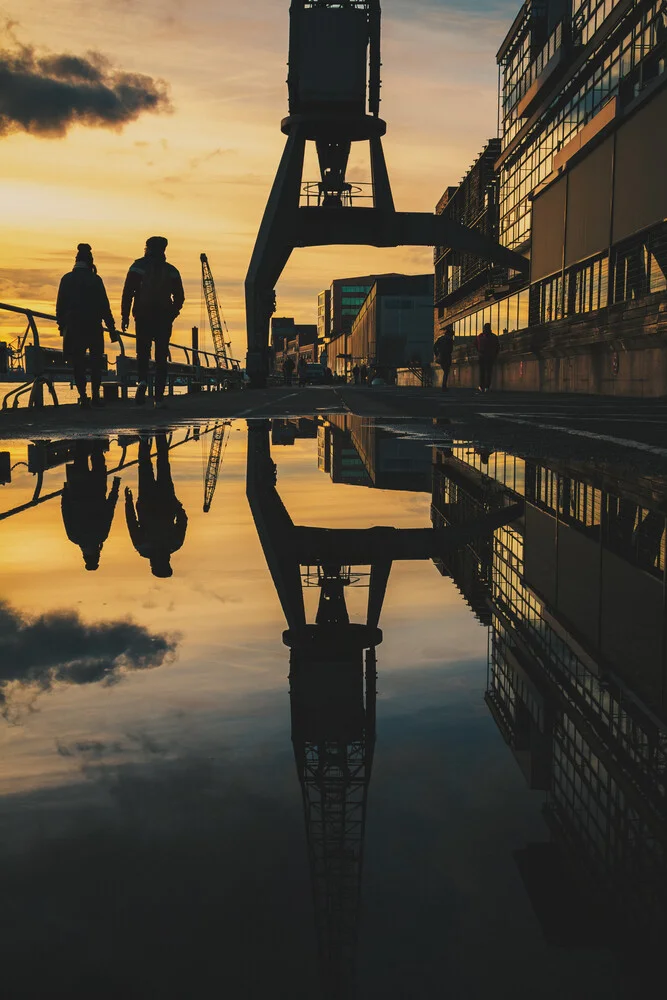 Fotokunst von Björn Witt: Blick auf den Fischereihafen Hamburg bei Sonnenuntergang