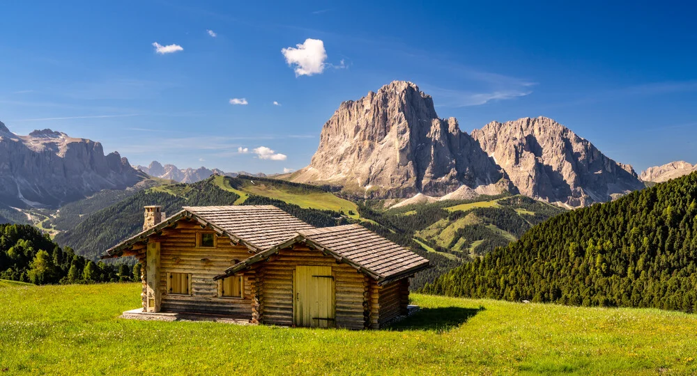 Fotokunst von Achim Thomae: idyllische Frühlingslandschaft in den Dolomiten