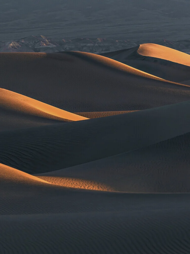 Photo art by Reiner Hofer: minimalist dune in the desert