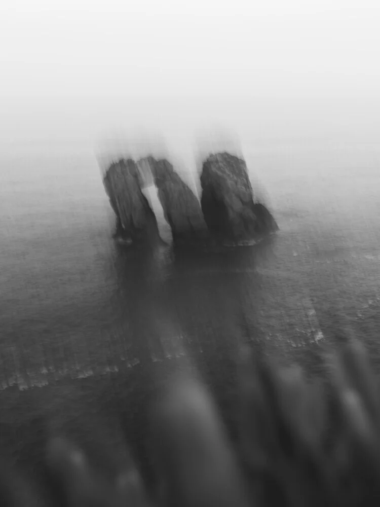 Abstract photo art by Reiner Hofer: flowing water at the coast