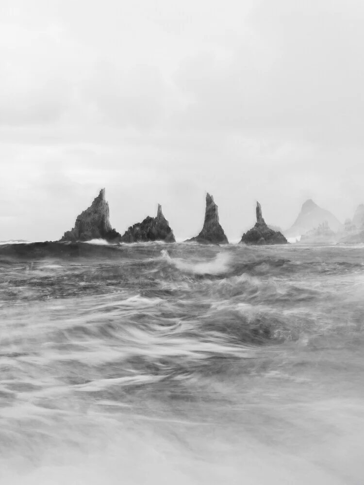 Photo art by Reiner Hofer: gentle wave movements at the Spanish coast
