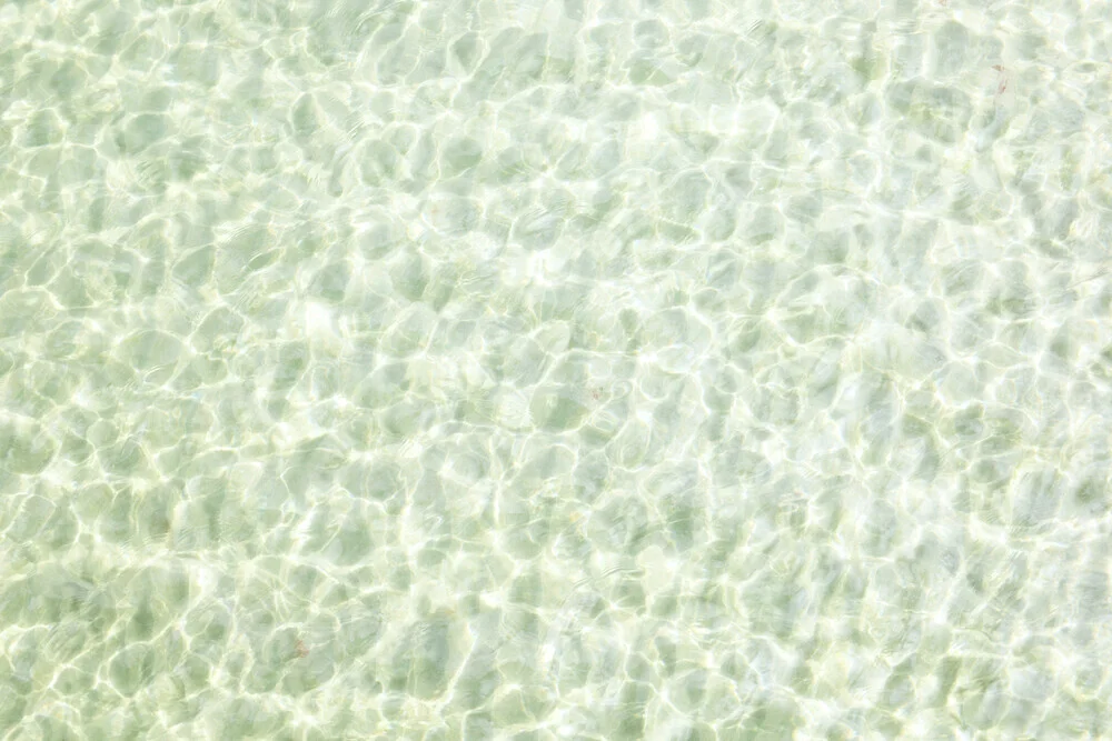 Photo by Manuela Deigert: gentle sunlight on crystal clear water