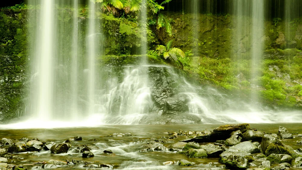 Wasserfall - fotokunst von Johannes Zakel