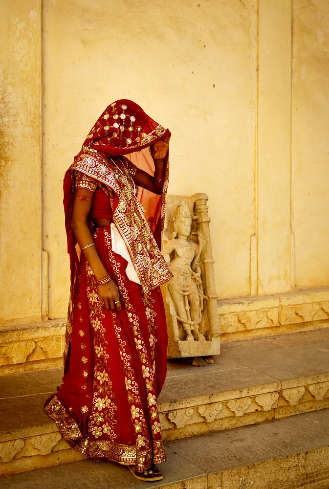 Roter Sari - fotokunst von Jens Benninghofen
