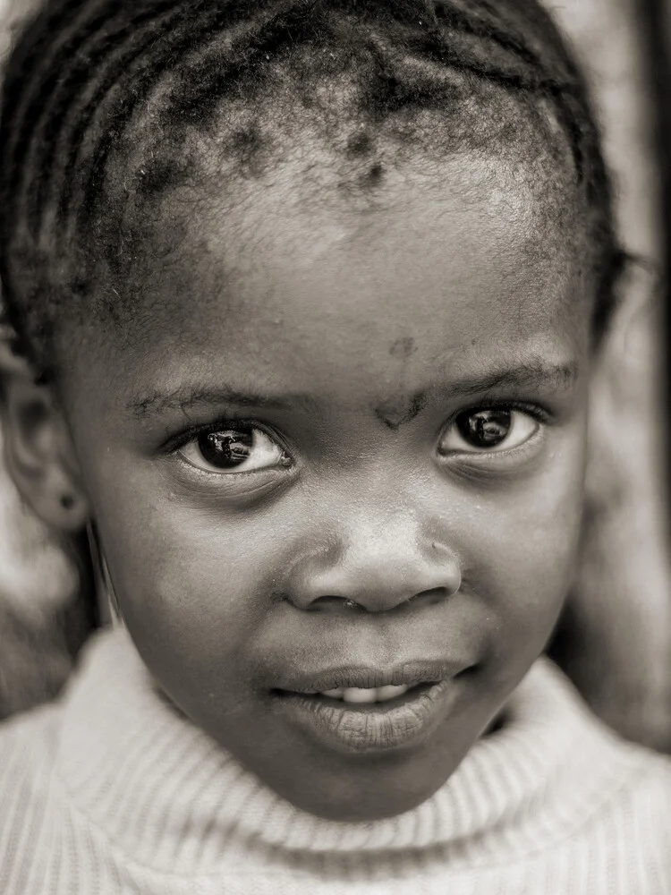 Kind eines namibischen Farmarbeiters - fotokunst von Jörg Faißt