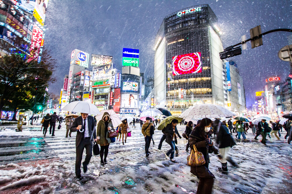 Shibuya-Kreuzung (Tokyo) im Winter - Fineart photography by Jörg Faißt