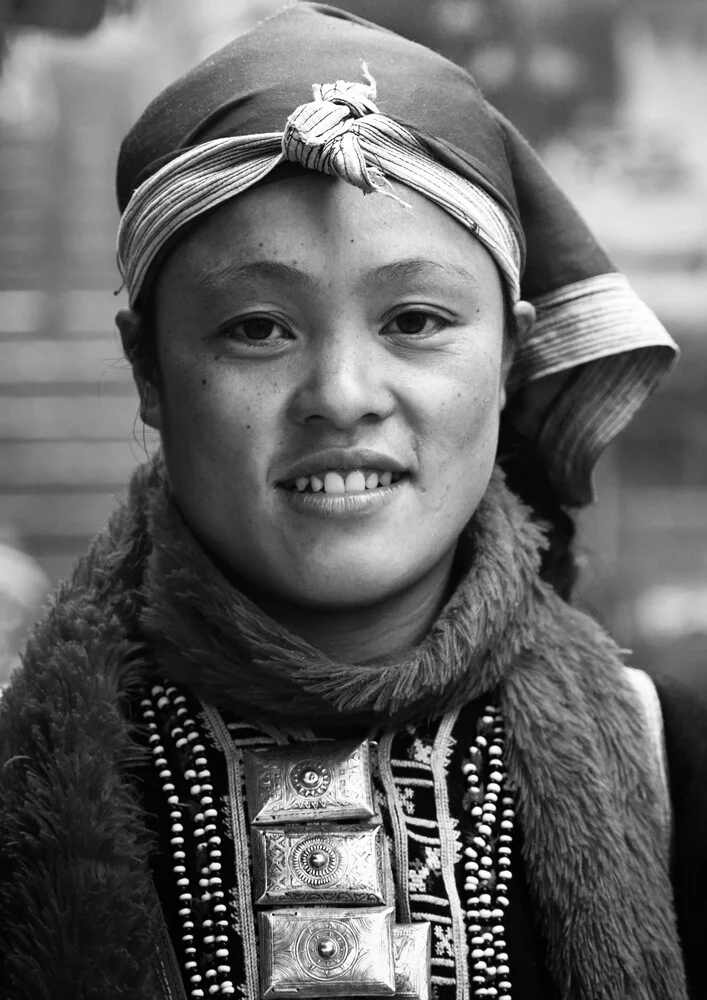 Red Dao Woman in Sapa - fotokunst von Phyllis Bauer