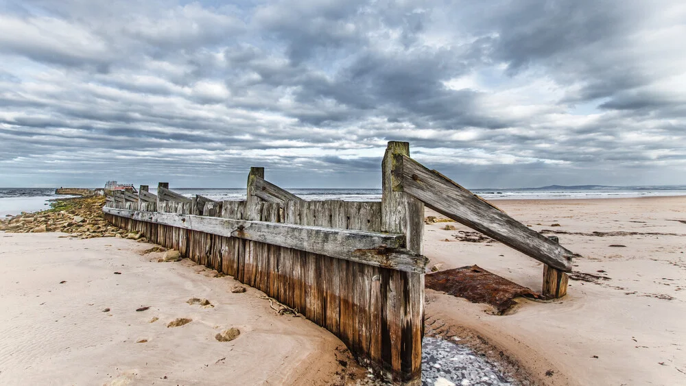 Shore - Lossiemouth (Scotland) - Fineart photography by Jörg Faißt