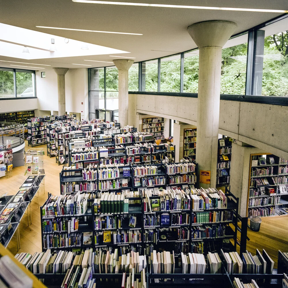 Bibliothek am Luisenbad, Berlin-Wedding - fotokunst von Jost Galle