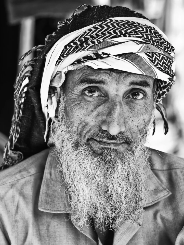 curious eyes of Ahmad Khan - fotokunst von Jagdev Singh