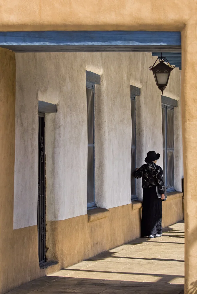 Woman in Santa Fee - fotokunst von Franzel Drepper