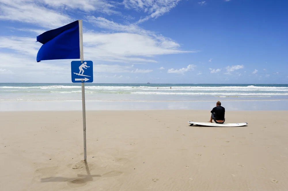 Wainting on a wave, Byron bay - Fineart photography by Franzel Drepper