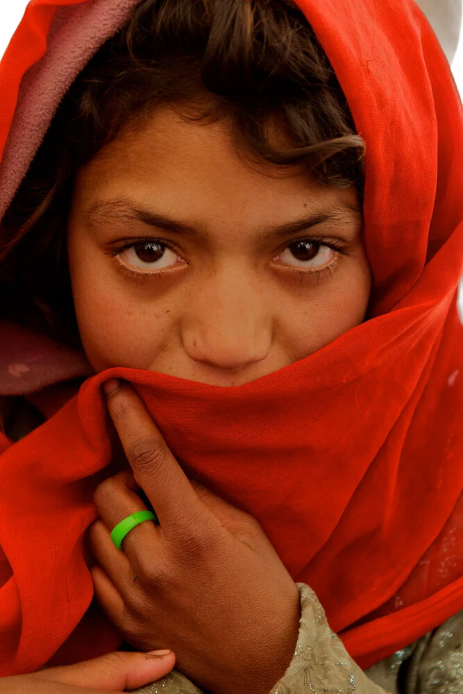 Refugee girl in Kabul - fotokunst von Christina Feldt