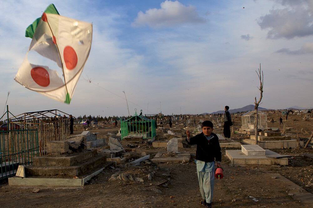 Kite Flying in Kabul - fotokunst von Christina Feldt
