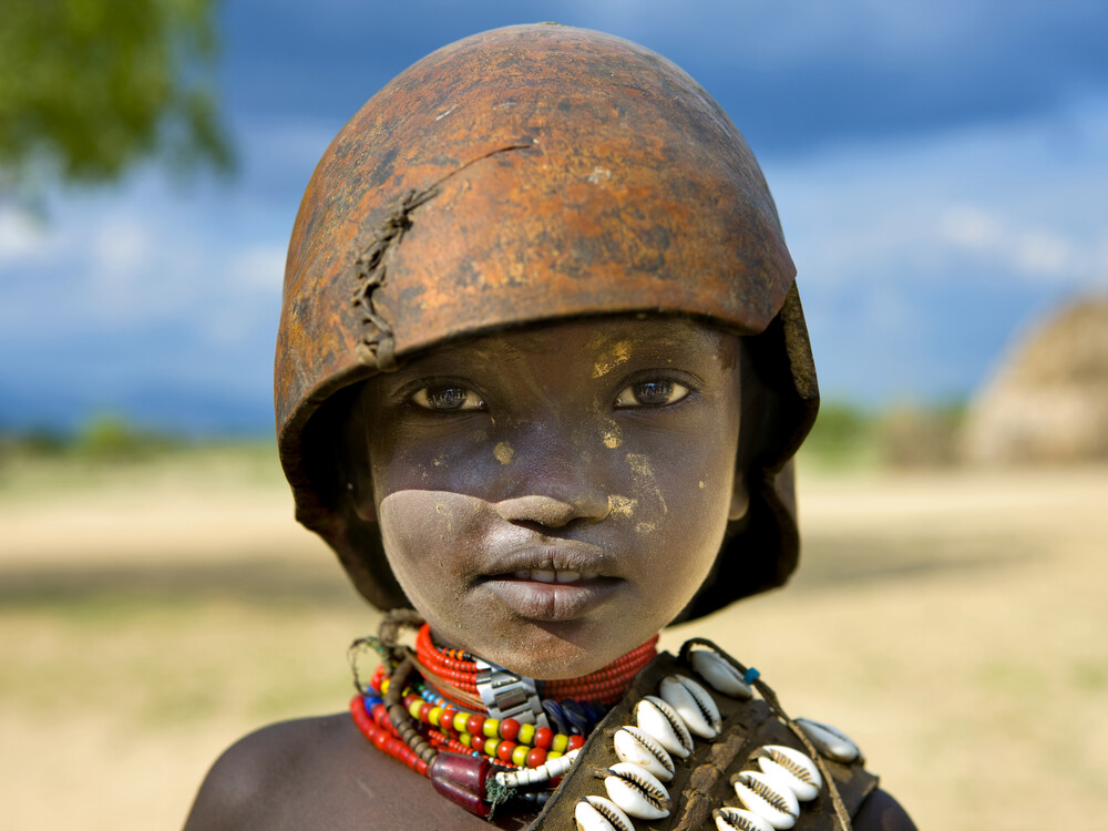 Erbore tribe kid, Ethiopia - Fineart photography by Eric Lafforgue