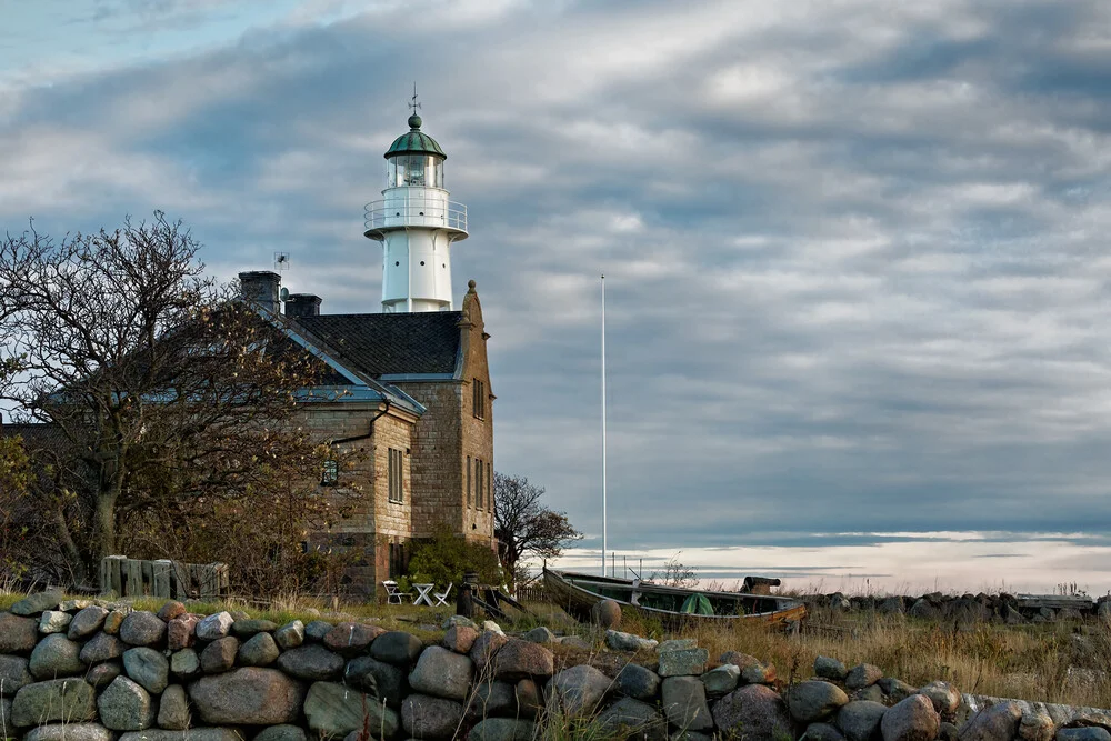 Das Haus am Meer - fotokunst von Silvia Becker