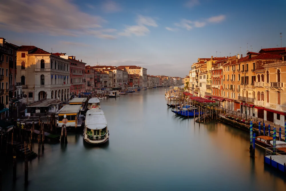 Sonnenaufgang Rialto Brücke Venedig - fotokunst von Dennis Wehrmann