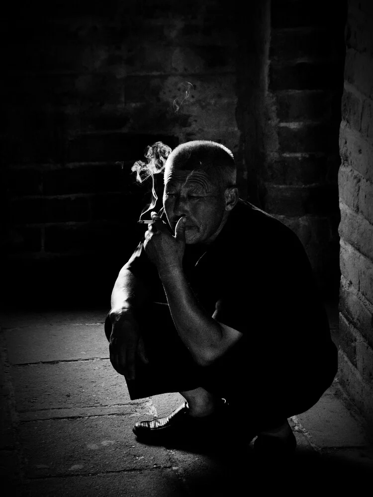 cigarette break - fotokunst von Jochen Fischer