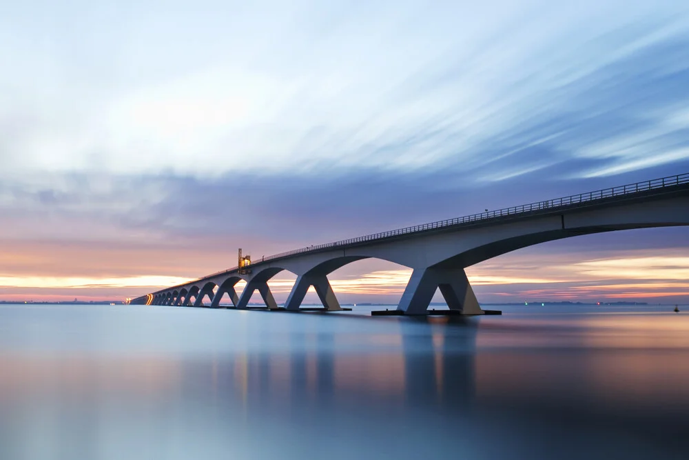 A bridge connects - fotokunst von Raphael Wildhaber