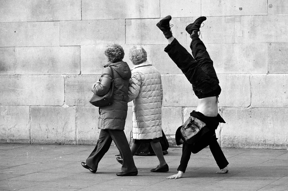 sunday walk - fotokunst von Olah Laszlo-tibor