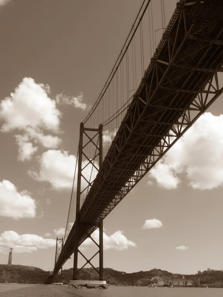 Under the Bridge - fotokunst von Uwe Gassauer