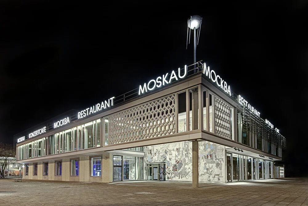 Cafe Moskau No 1 - fotokunst von Michael Belhadi