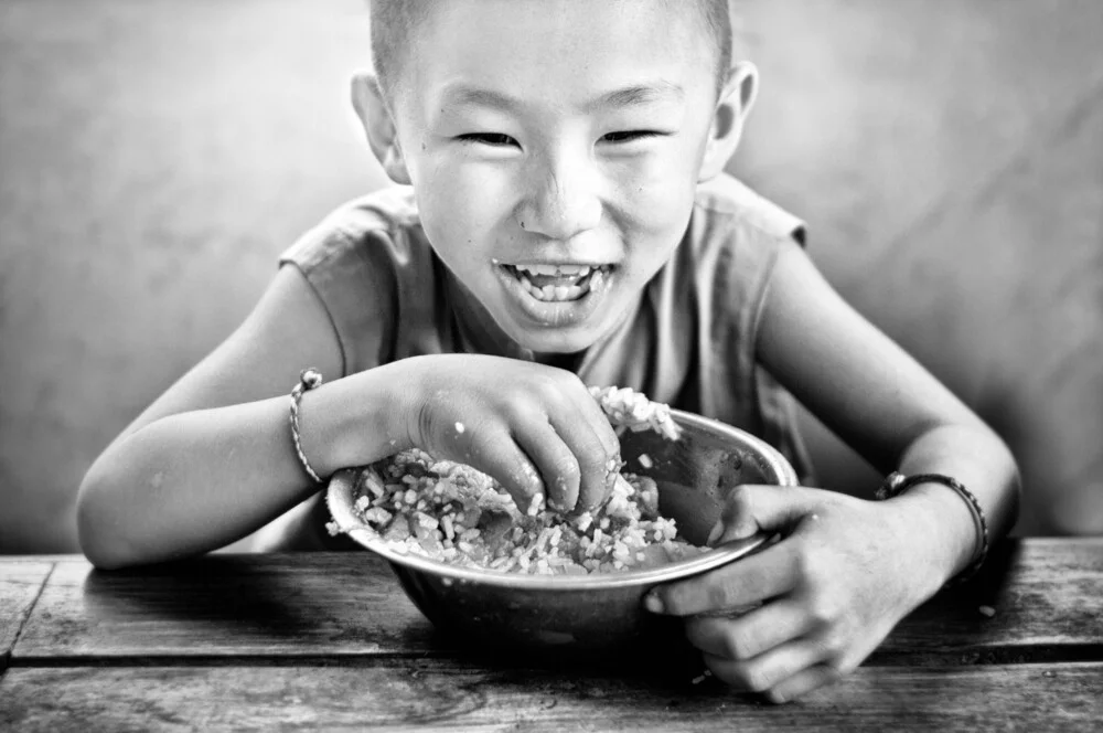 Little monk having lunch - fotokunst von Victoria Knobloch
