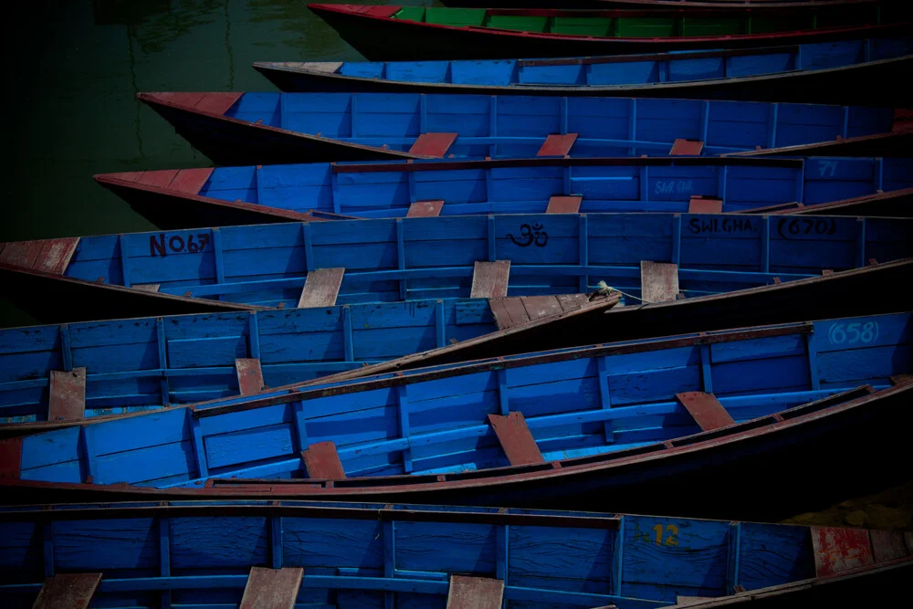Blue Boats - fotokunst von Tom Sabbadini