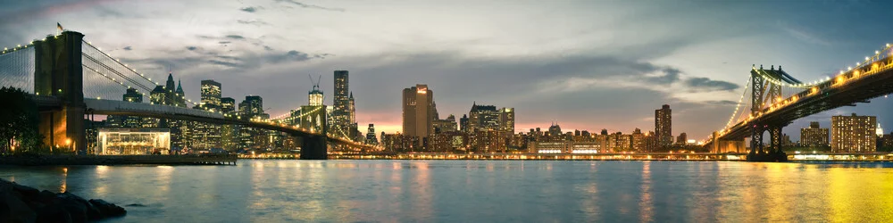 Brooklyn Bridge to Manhattan Bridge Panorama - Fineart photography by Thomas Richter