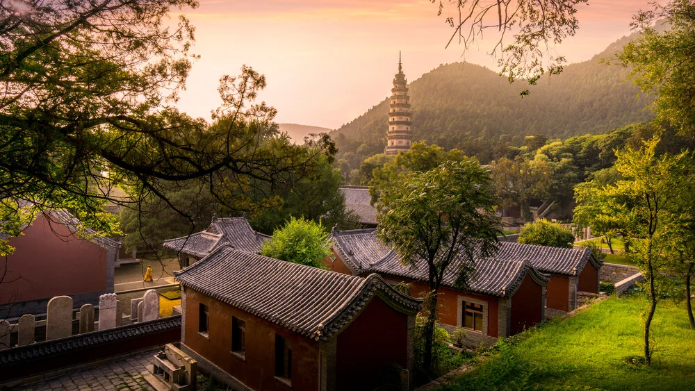Lingyan Temple - fotokunst von Rob Smith