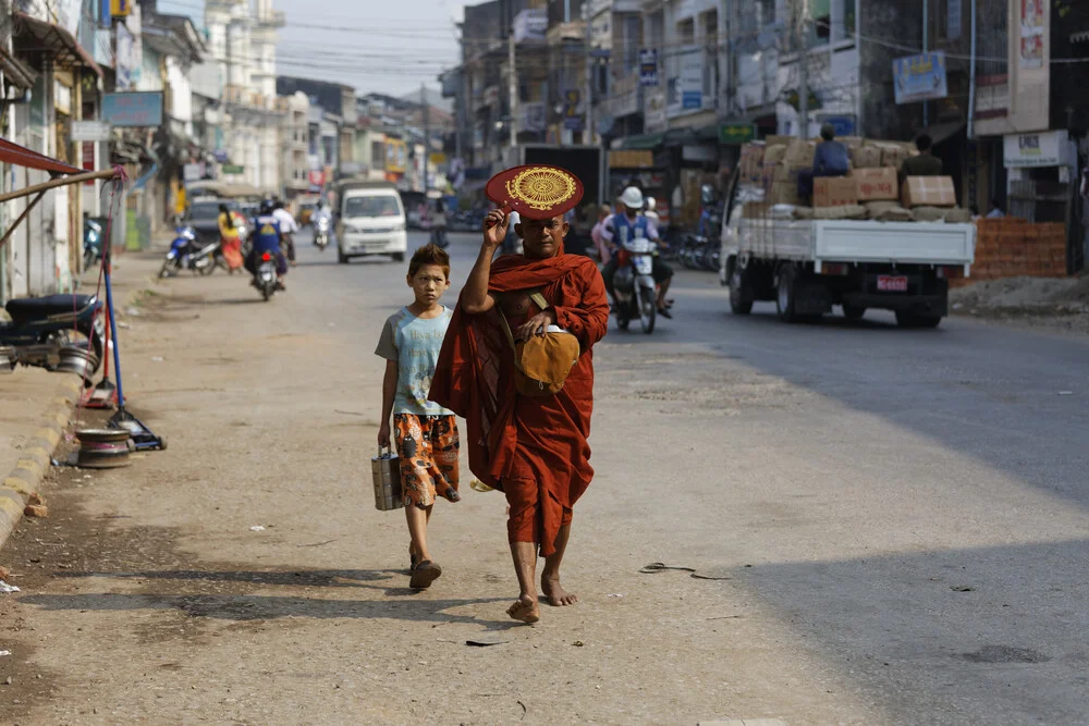 Monk No 2 - fotokunst von Michael Belhadi