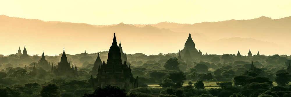 Burma - Bagan vor Sonnenuntergang - fotokunst von Jean Claude Castor