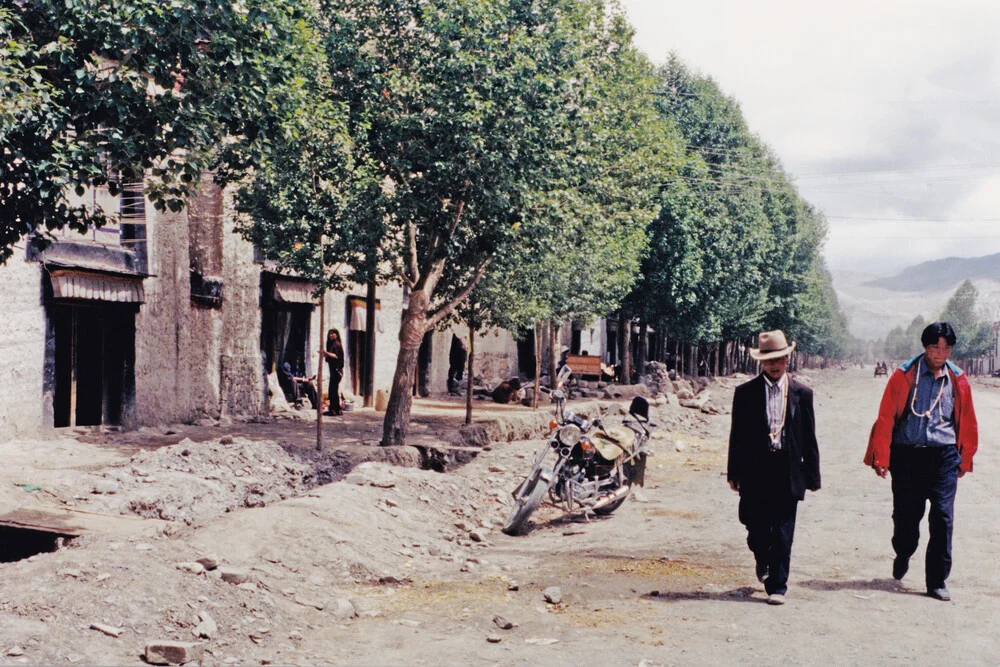 Street, Tibet, 2002 - Fineart photography by Eva Stadler