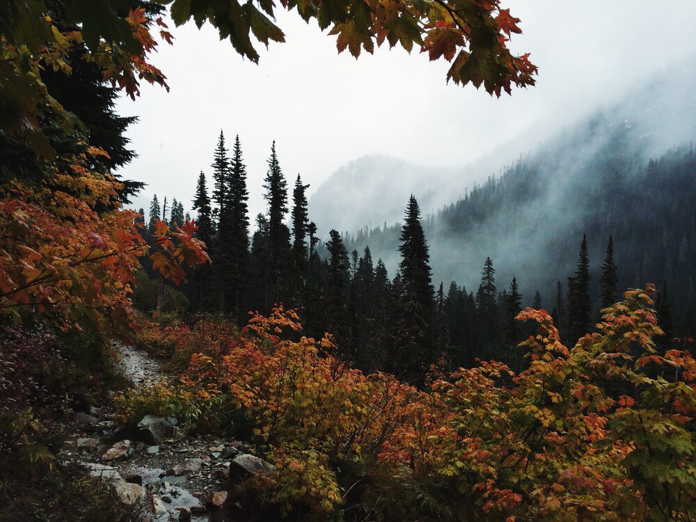 Fall Framed Mountains - fotokunst von Kevin Russ
