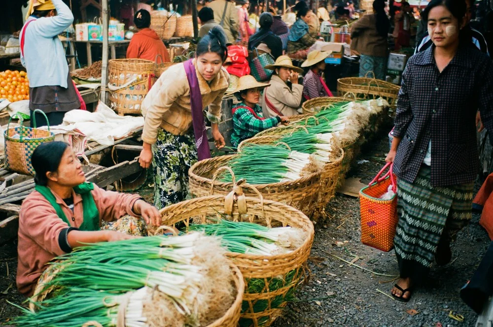 Myanmar Inle Lake - fotokunst von Jim Delcid