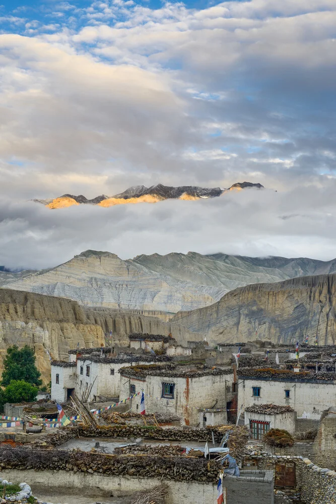 Sonnenaufgang im alten Königreich Mustang - fotokunst von Dirk Steuerwald