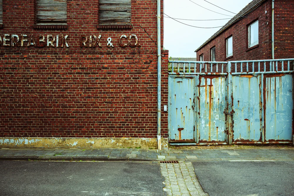 Broken factory - fotokunst von Sascha Faber