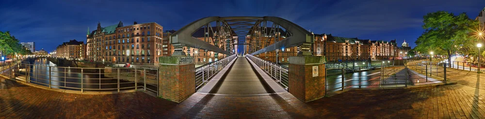 Weg in die Speicherstadt - fotokunst von Hans Altenkirch