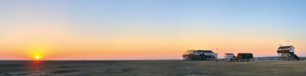 St. Peter Ording Pfahlbauten - fotokunst von Hans Altenkirch