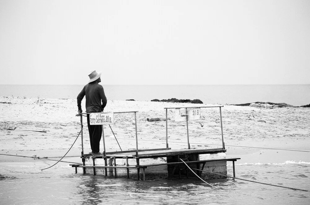 Ferry Service - fotokunst von Jochen Fischer