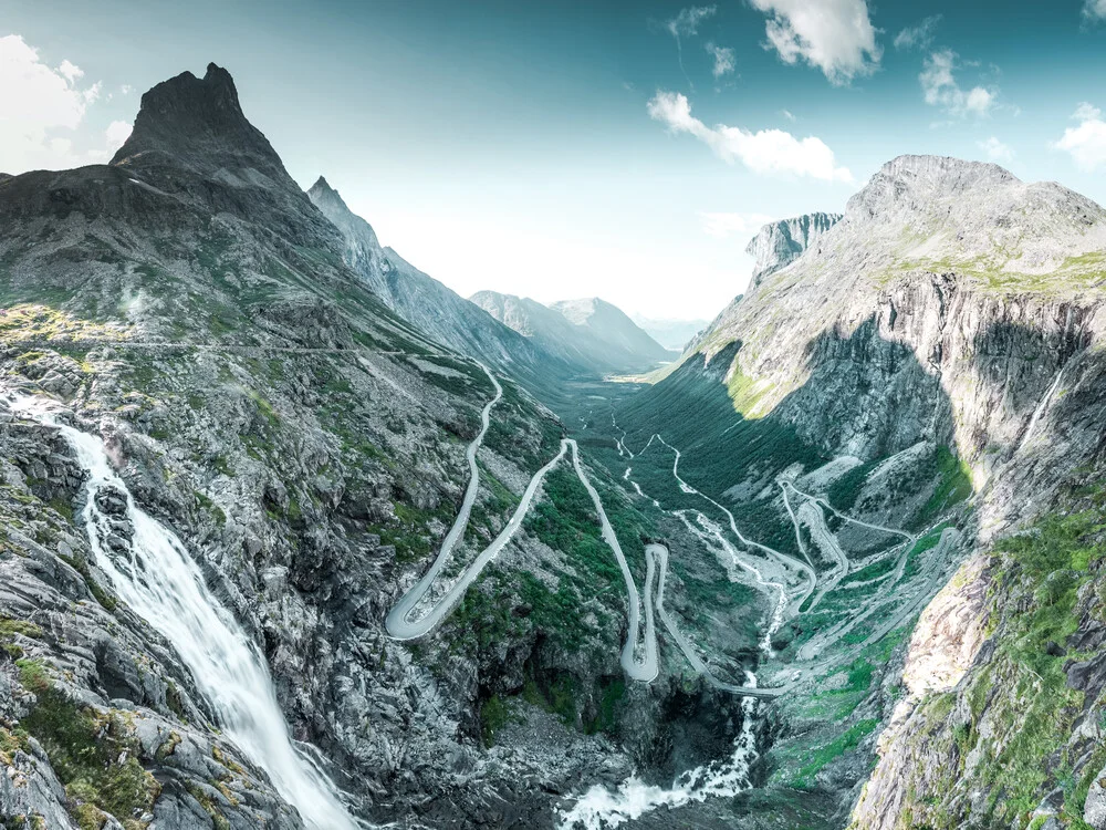 Ein langer Weg bis zur Spitze - fotokunst von Franz Sussbauer