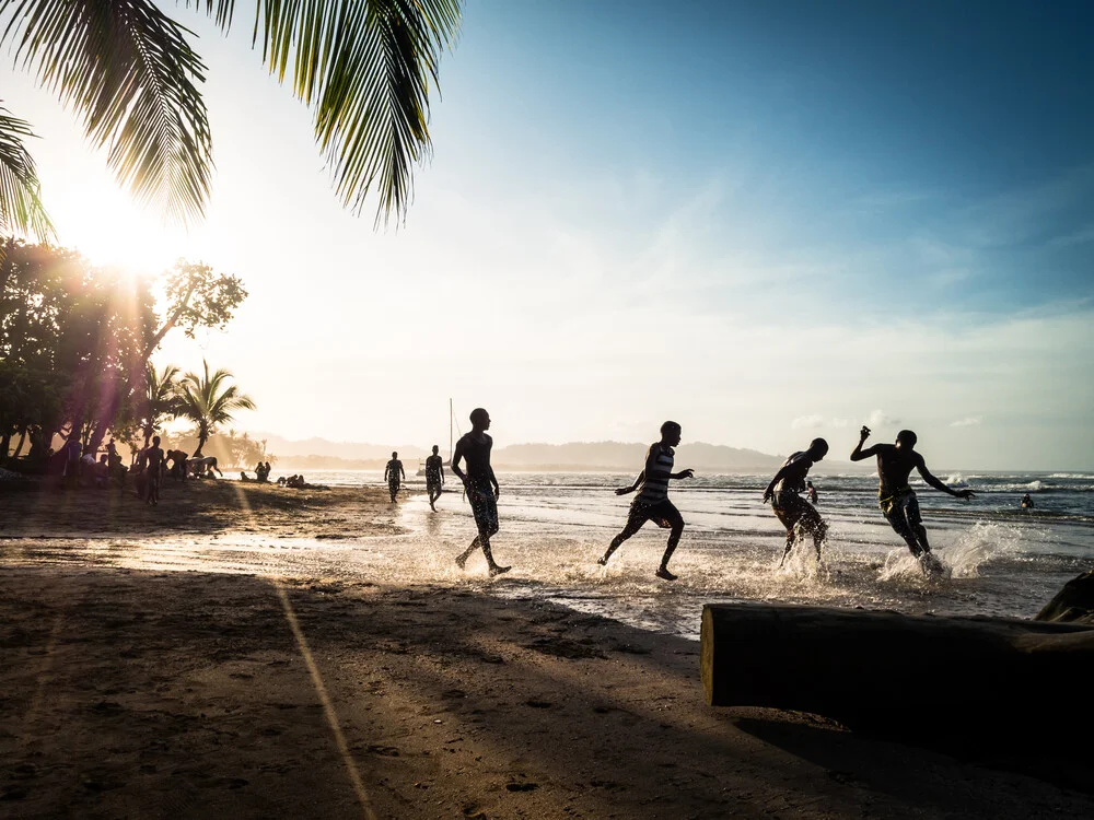 Beach Soccer 1 - fotokunst von Johann Oswald
