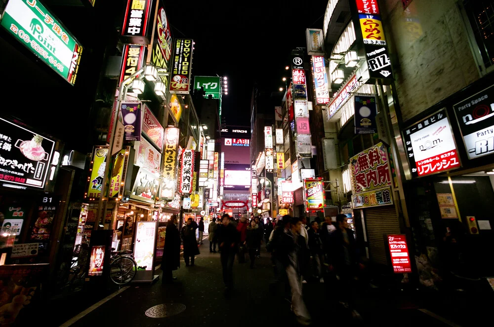 Tokyo Kabukitcho - fotokunst von Jim Delcid