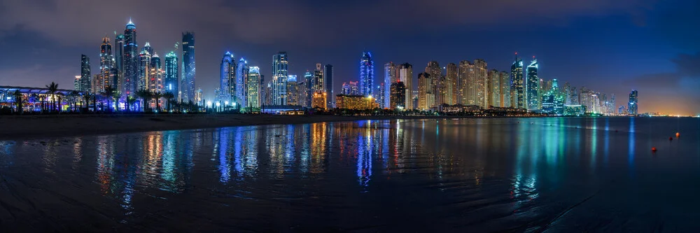 Dubai - Marina Skyline Panorama - fotokunst von Jean Claude Castor