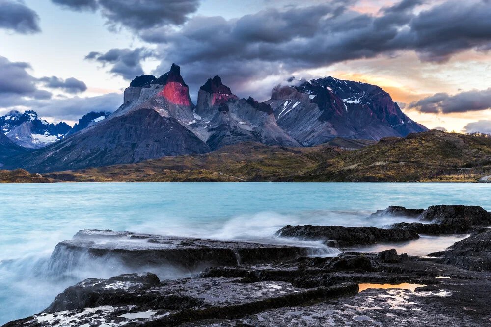 Torres del Paine bei Sonnenaufgang - fotokunst von Stefan Schurr