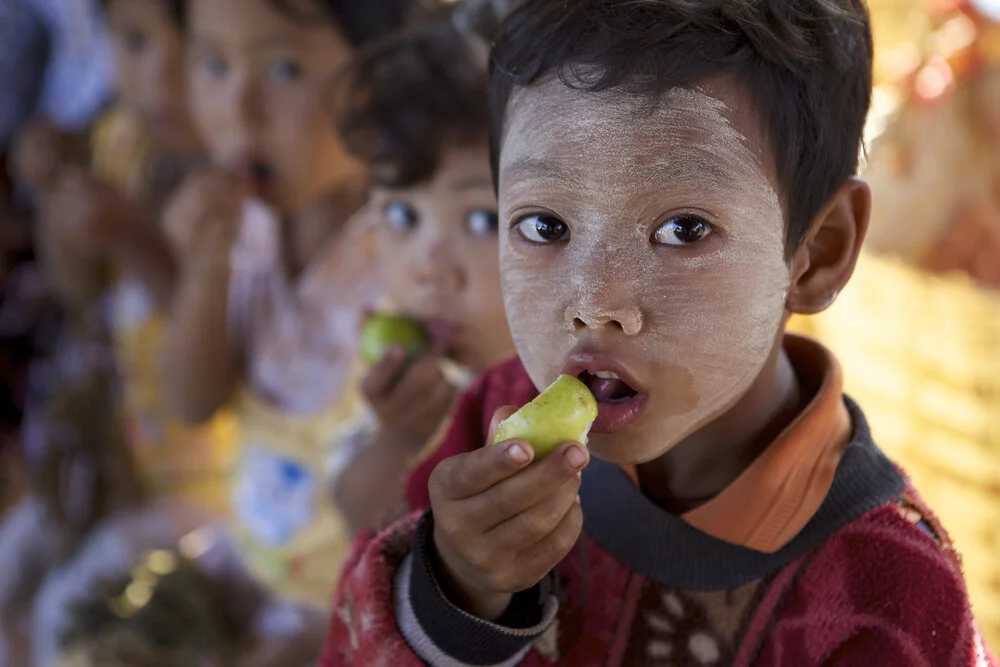 Children in Myanmar. - fotokunst von Christina Feldt